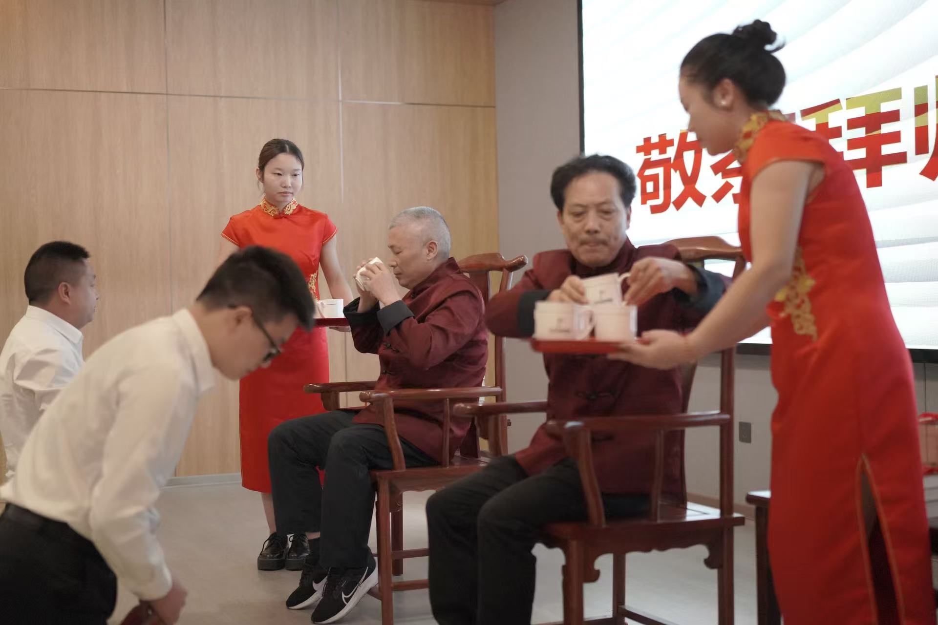 传岐黄薪火   谱杏林新篇