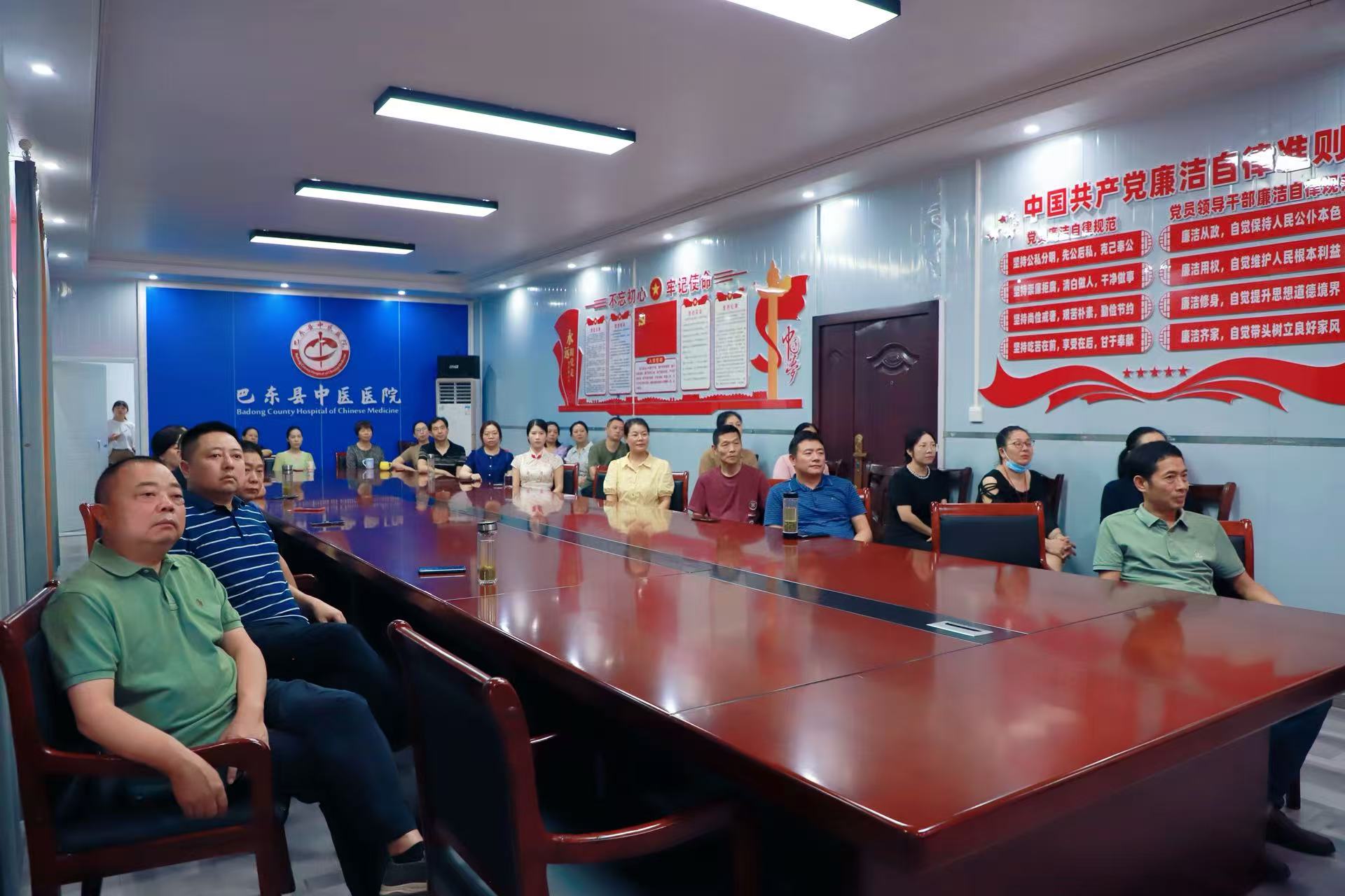 观礼中国人民抗日战争暨世界反法西斯战争胜利80周年大阅兵 以家国情怀激荡奋进力量