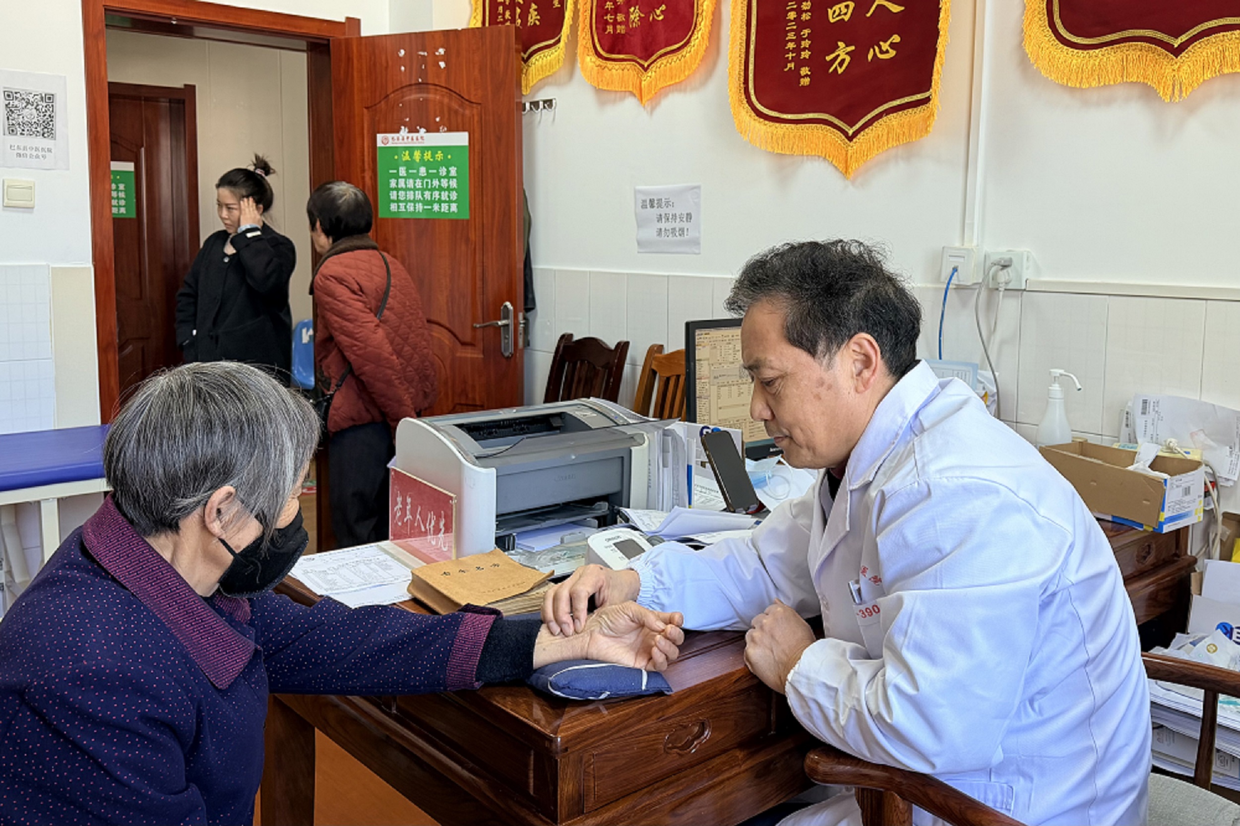 传承岐黄之术，创新诊疗济世  ——全国基层名老中医药专家向传渊