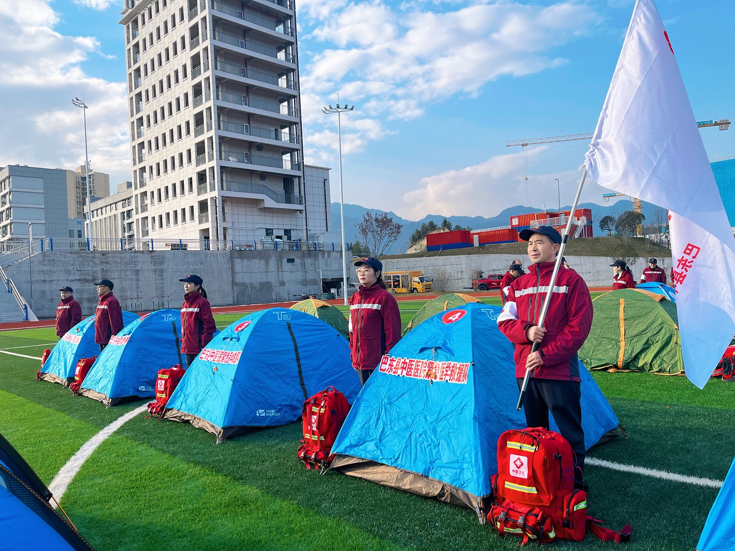锤炼应急硬本领！巴东县中医医院紧急医学救援队参加全州紧急医学救援冬季拉练